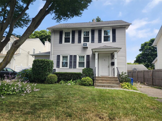 Primary Photo - 13 Nassau Ave