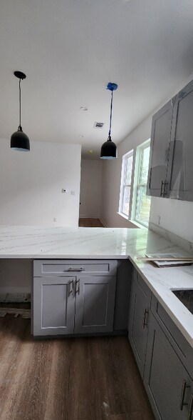 Building Photo - 2431 Franklin Ave