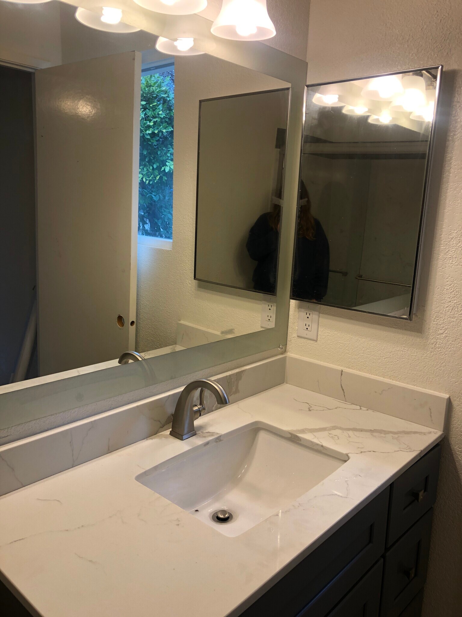 Master bathroom Vanity - 131 Cavan Ct