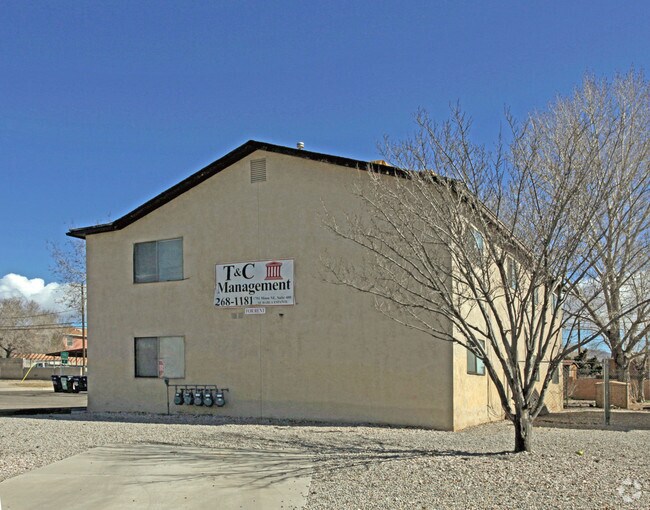 Building Photo - 7900-7904 Trumbull Ave SE