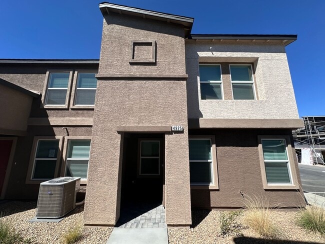 Building Photo - BRAND NEW 3 BEDROOM TOWNHOUSE W/LOFT