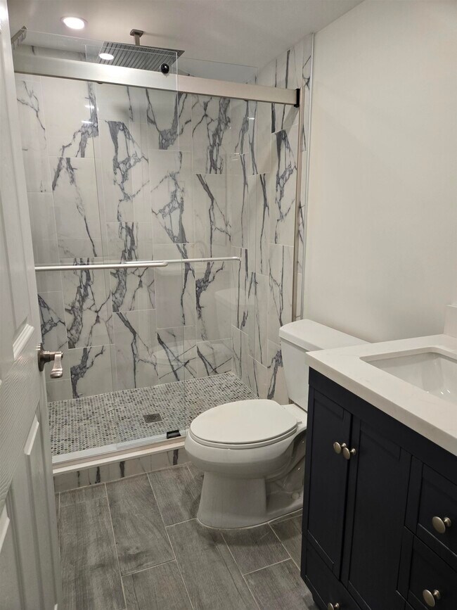 Building Photo - 38 51st St