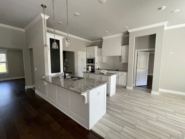 Building Photo - 219 Kinross Dr