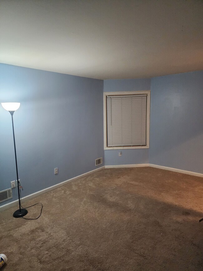 Master bed - 51 Edinborough Ct