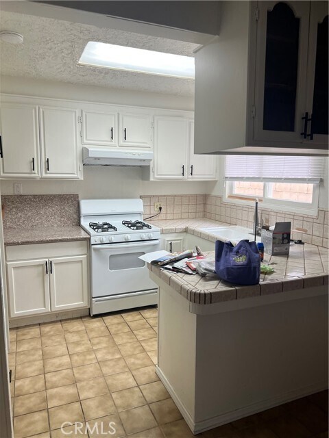 Building Photo - 44078 Cedar Ave