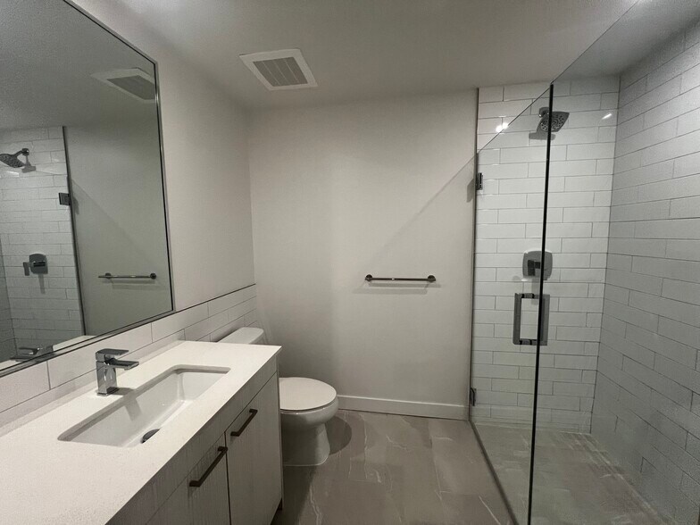 Building Photo - 132 NE 22nd St