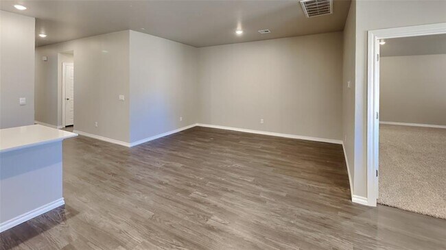 Building Photo - 2904 Casey Dr