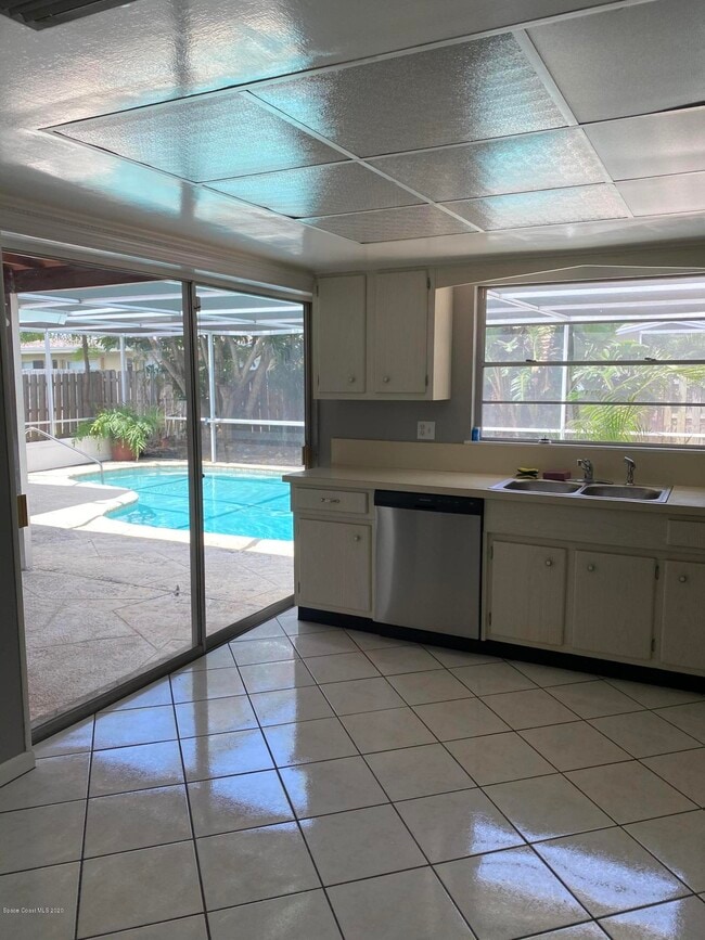 Building Photo - 466 Gateway Dr