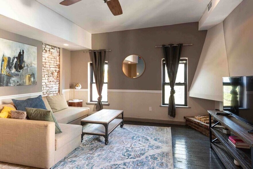 Building Photo - 1136 Rodman St