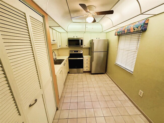 Building Photo - 3940 Inverrary Blvd