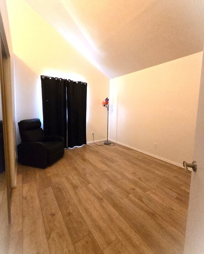 Building Photo - Stunning 3-bedroom 2 bathroom Condo