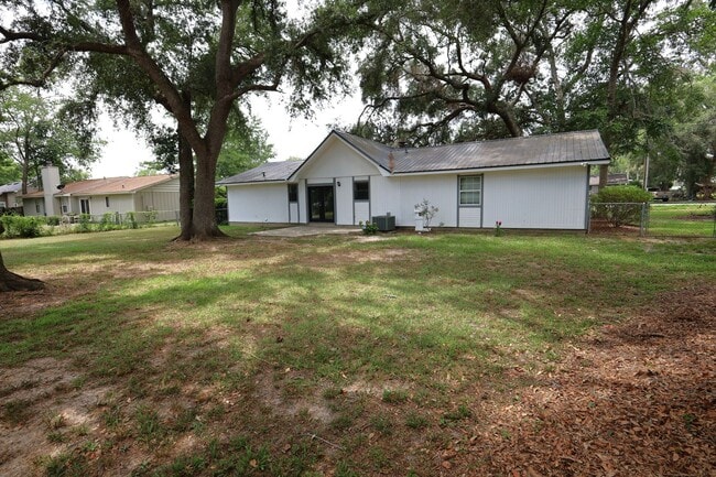 Building Photo - 3905 Danube Cir