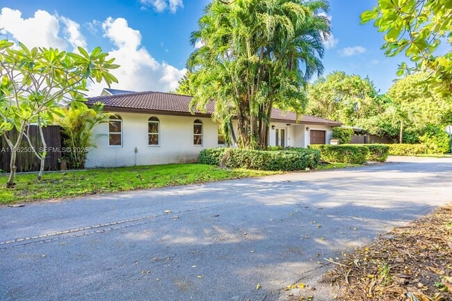 Building Photo - 4400 SW 9th Ln