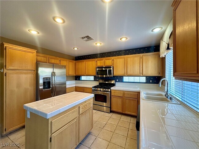 Building Photo - 2705 Sweet Willow Ln