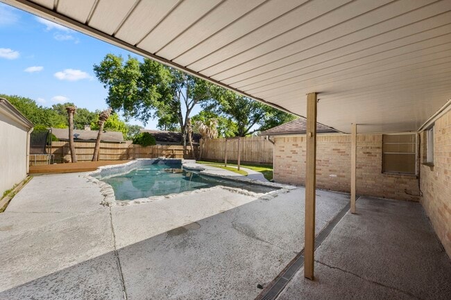 Building Photo - 14014 Briar Pl Dr