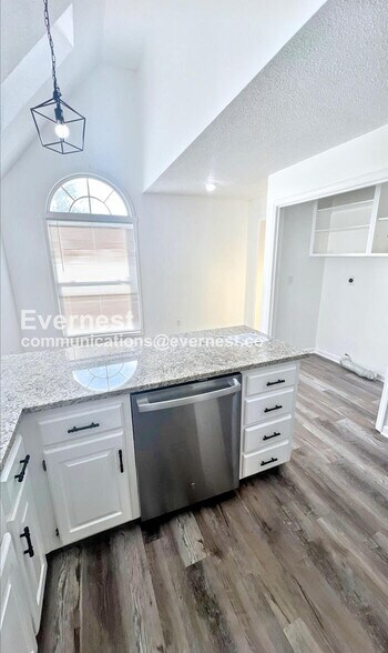 Building Photo - 9808 Harris Ave