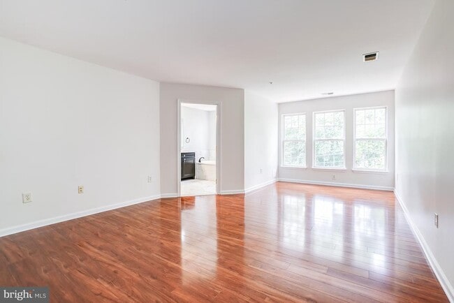 Building Photo - 4302 Day Lily Dr