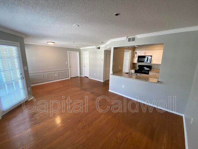 Building Photo - 1000 W Horatio St