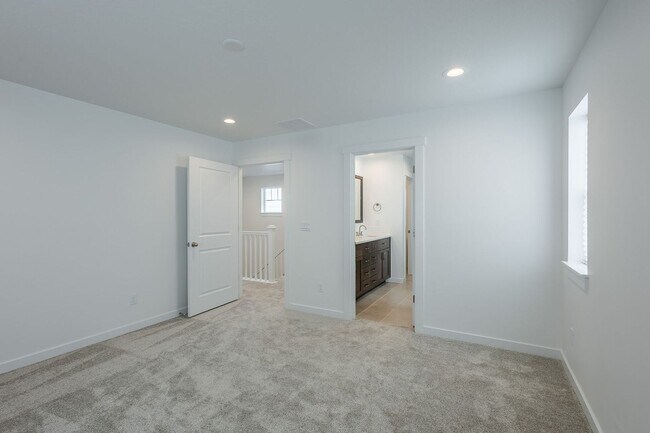 Building Photo - Brand New 3 bed 2.5 bath with flex room North Meridian