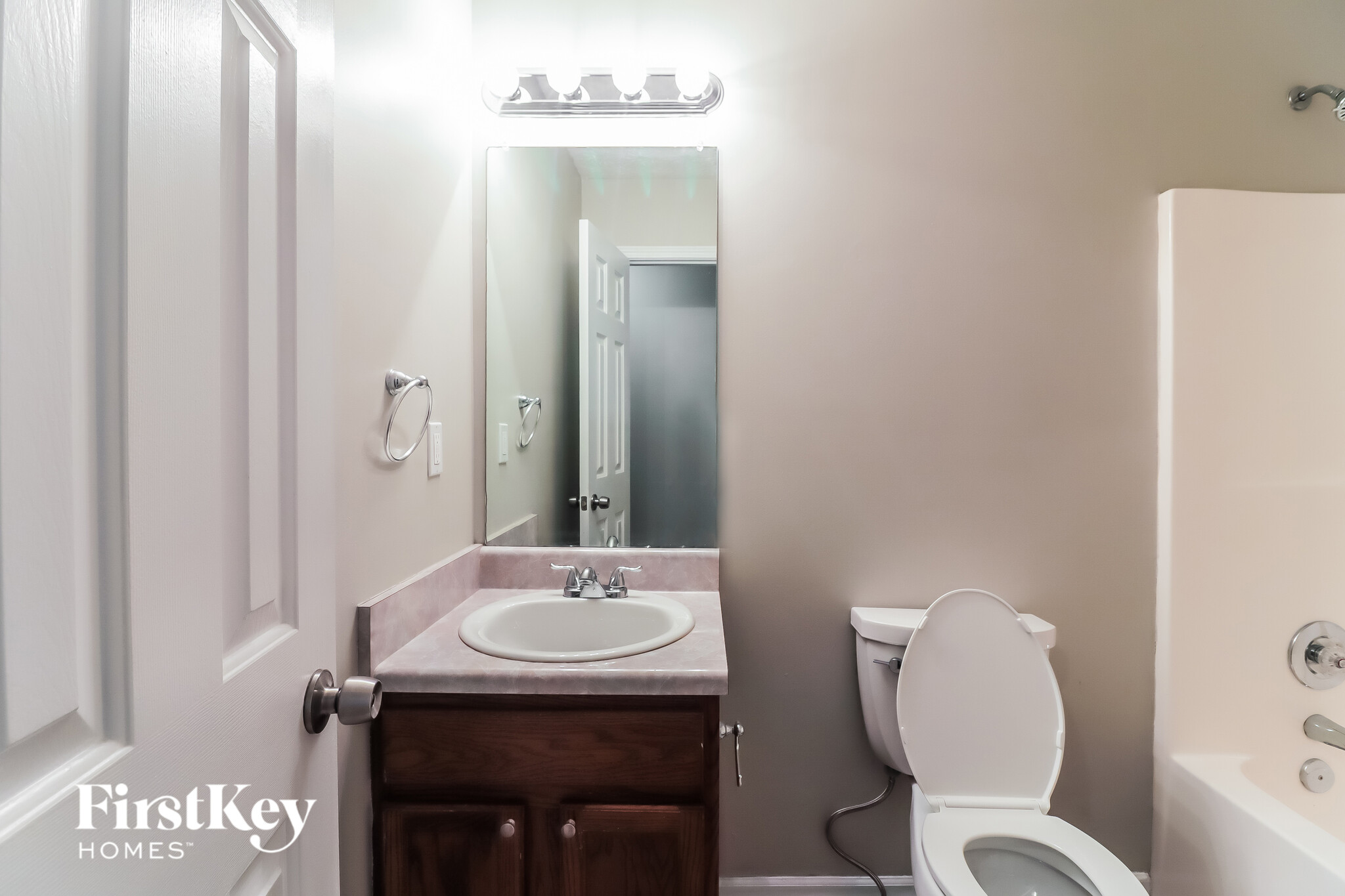 Building Photo - 358 Farm Brook Ln