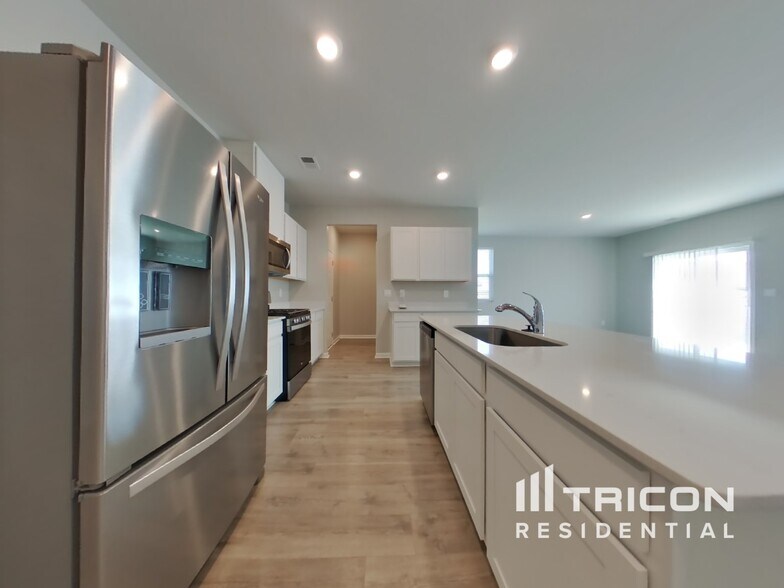 Building Photo - 5009 Benelli Dr