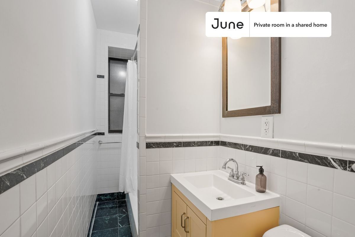 Building Photo - Private bedroom in 2 bed/1 bath Home