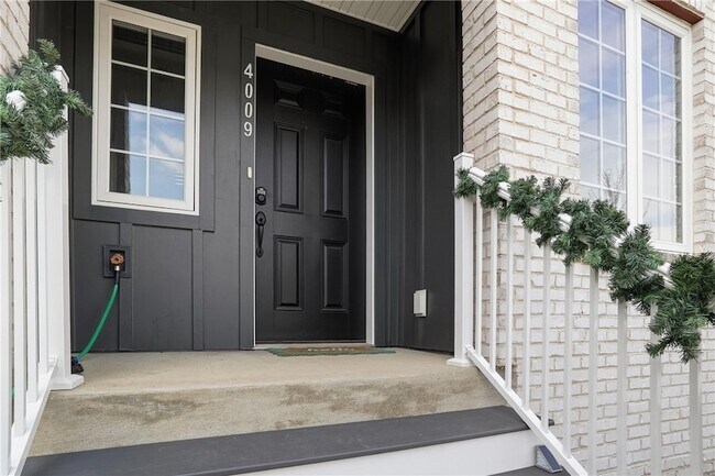 Building Photo - 4009 Cottage Wy