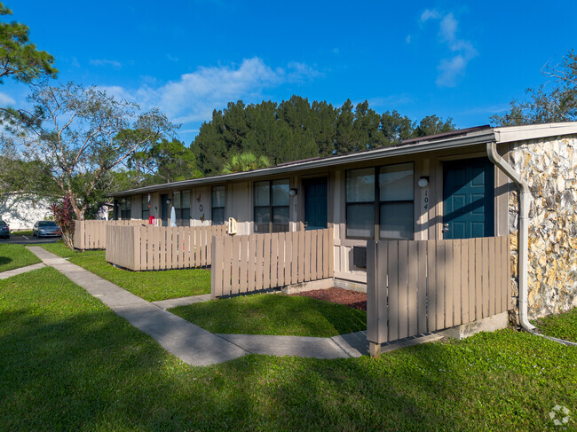 Building Photo - Hidden Acres