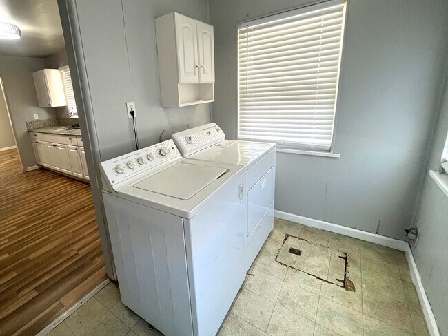 Building Photo - Stylish 2-Bedroom Home with Modern Upgrades!