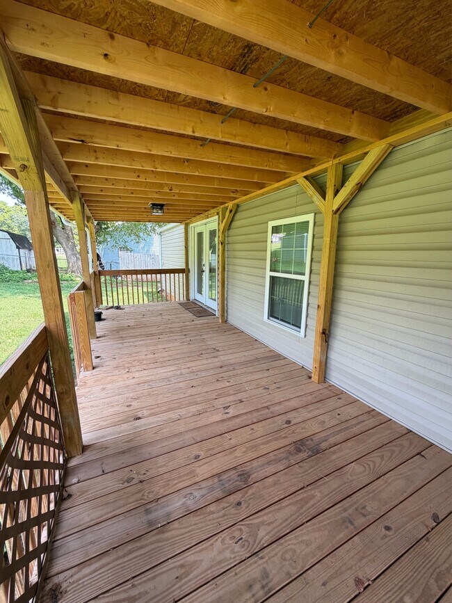 Building Photo - 6285 Old Stage Rd