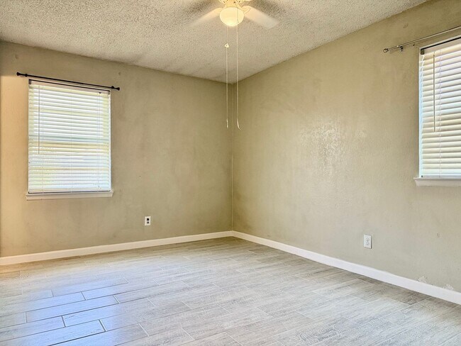 Building Photo - Rental