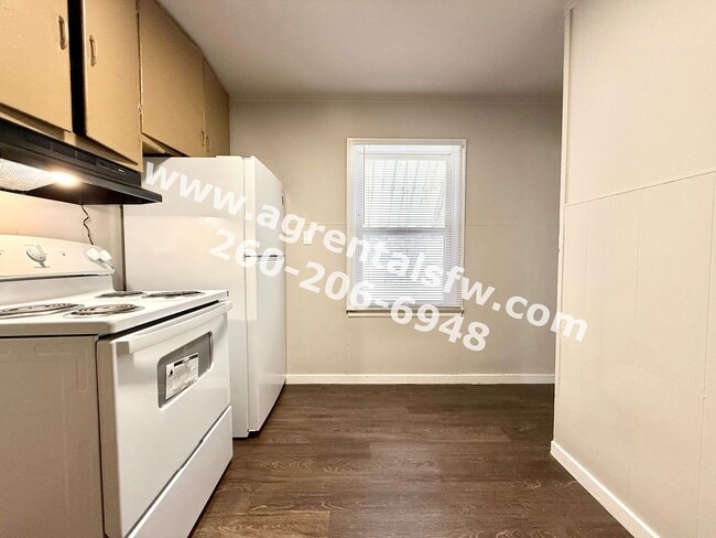 Building Photo - 2 Bedroom House