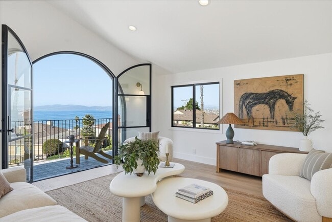 Building Photo - Completely Remodeled, Custom 4BR3.5BA Hilltop Home w/ Incredible Panoramic Ocean/Whitewater/Coast...