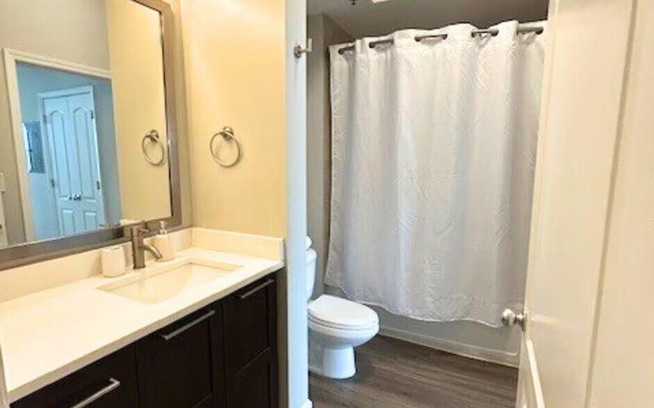 Building Photo - 705 Town Blvd