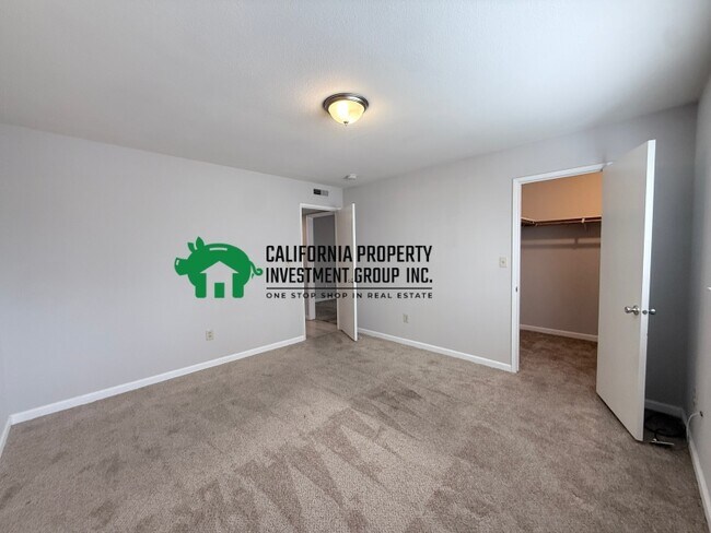 Building Photo - 5422 Marconi Ave
