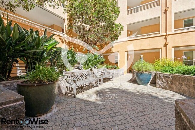 Building Photo - 401 Crescent Ct