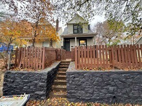 Building Photo - 3228 Thompson Ave