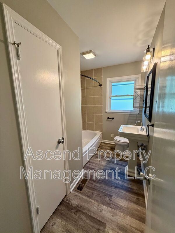 Building Photo - 7707 Canyon Dr