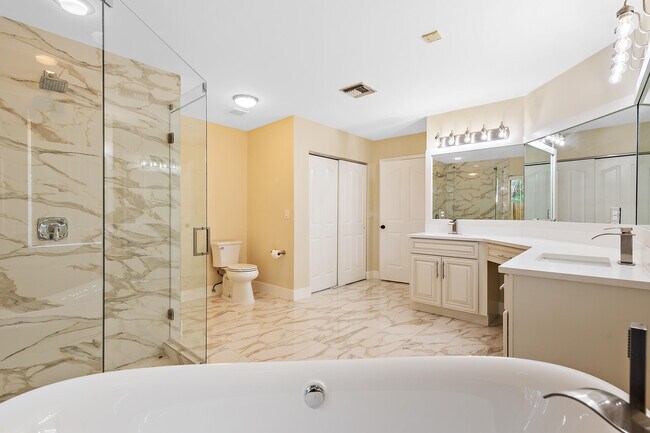 Building Photo - 6051 NW 60th Ave