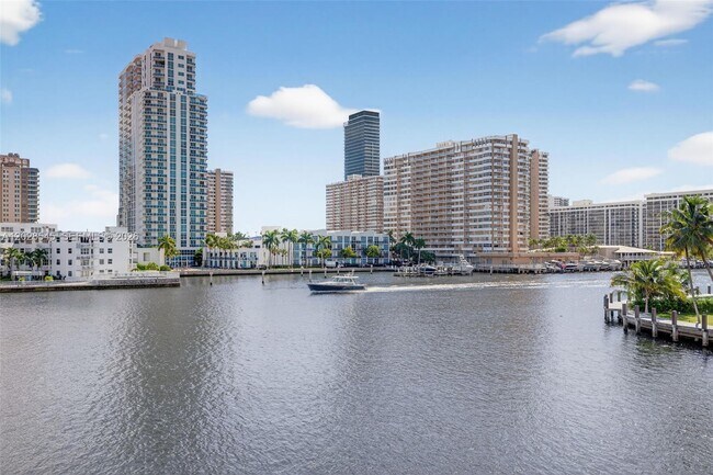Building Photo - 121 Golden Isles Dr