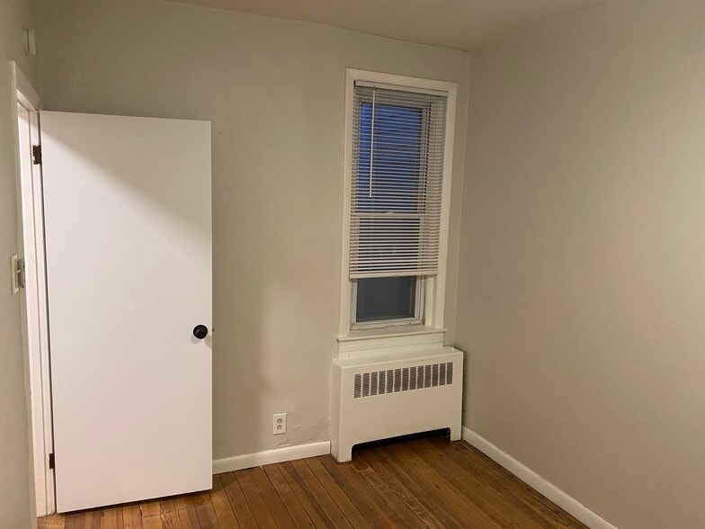 Middle Bedroom - 3145 Almond St
