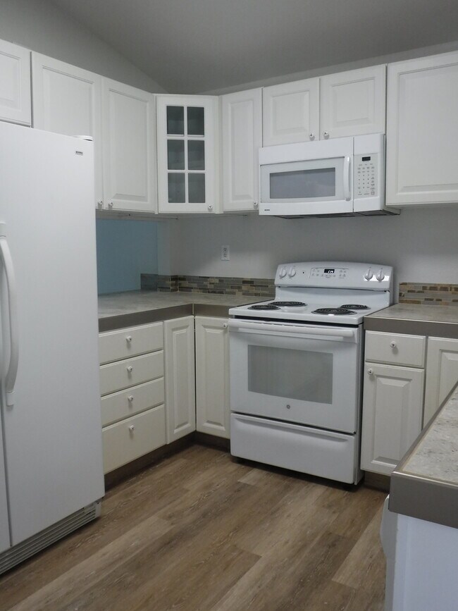 Building Photo - Charming Home In Central Location
