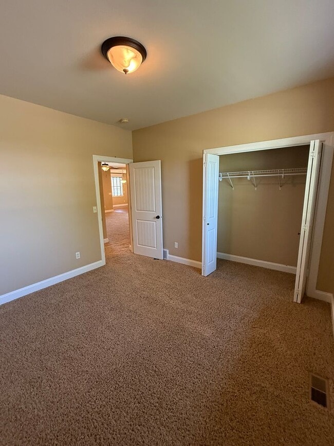 Building Photo - 3 Bedroom House in Copper Ridge Subdivison