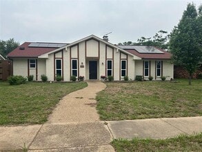 Building Photo - 1104 Hillsdale Dr