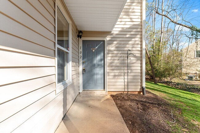 Building Photo - Location, Location, Location!