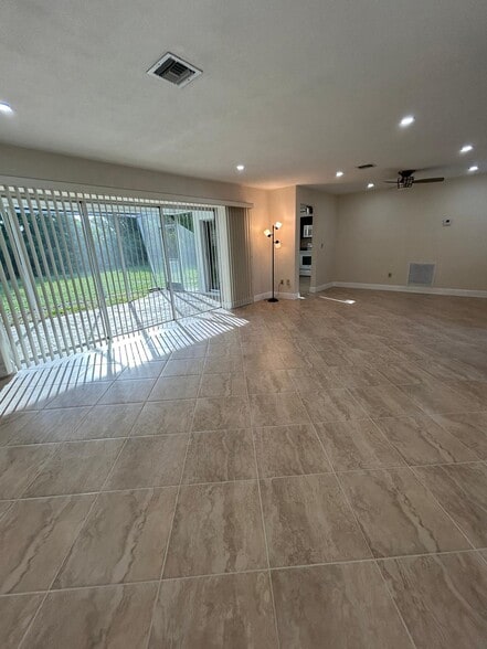 Building Photo - 4108 SE 8th Ave