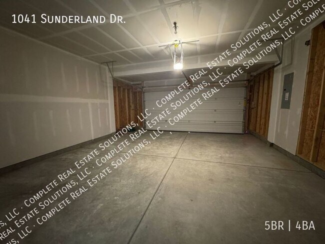 Building Photo - 1041 Sunderland Dr