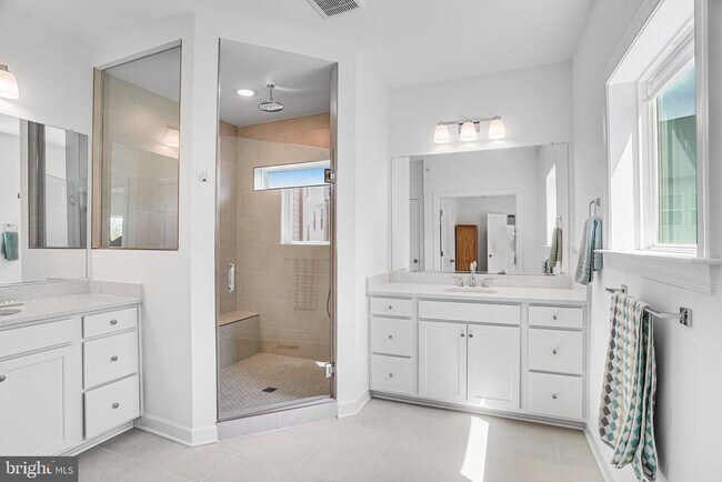 Building Photo - 4975 Longmire Wy