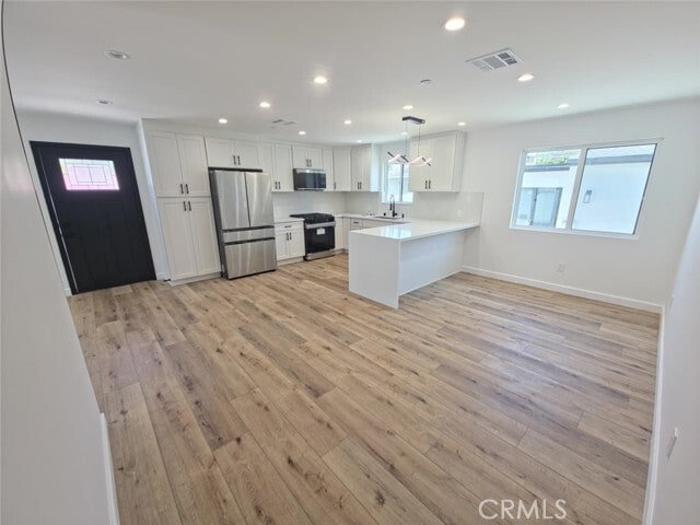 Building Photo - 7331 Vanalden Ave