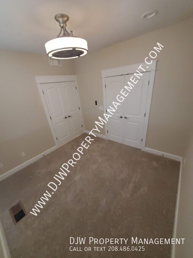 Building Photo - 5146 S Surprise Way
